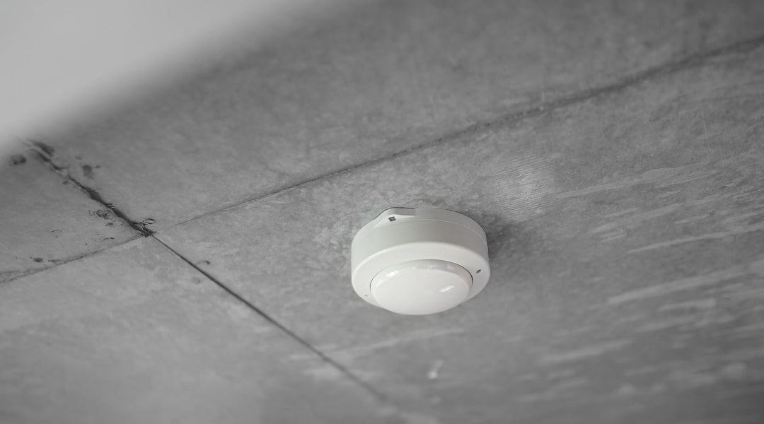 Cómo identificar si un detector de humo tiene una cámara oculta