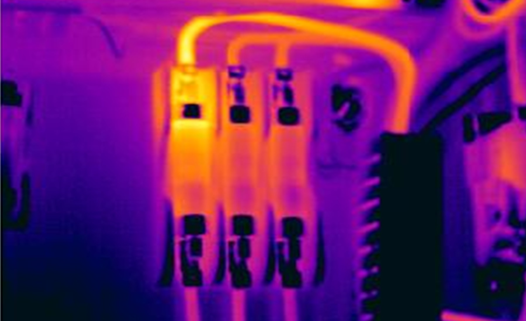 Real thermal image showing an electrical hot spot inside a fuse block